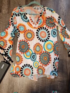 Women's Multicolor Medallion V-Neck Tunic Top